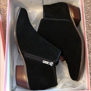 Brand new crown vintage black booties